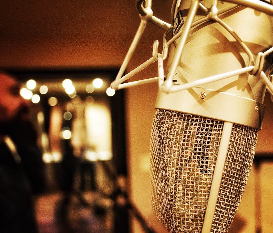Setting up mics in the studio Setting up mics in the studio